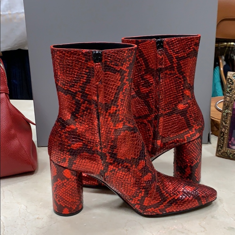 BALENCIAGA RED AND BLACK OVAL LEATHER SNAKESKIN BOOTIES ROUND HEEL SIZE 8.5 - Picture 4 of 10